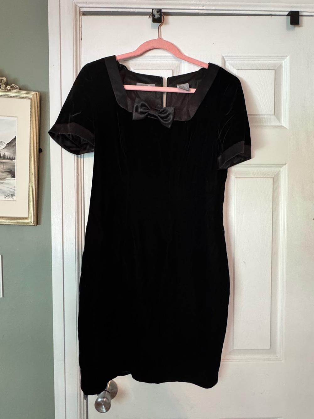 Classic Liz Claiborne Black Velvet Bow-Accent Dress - Women's